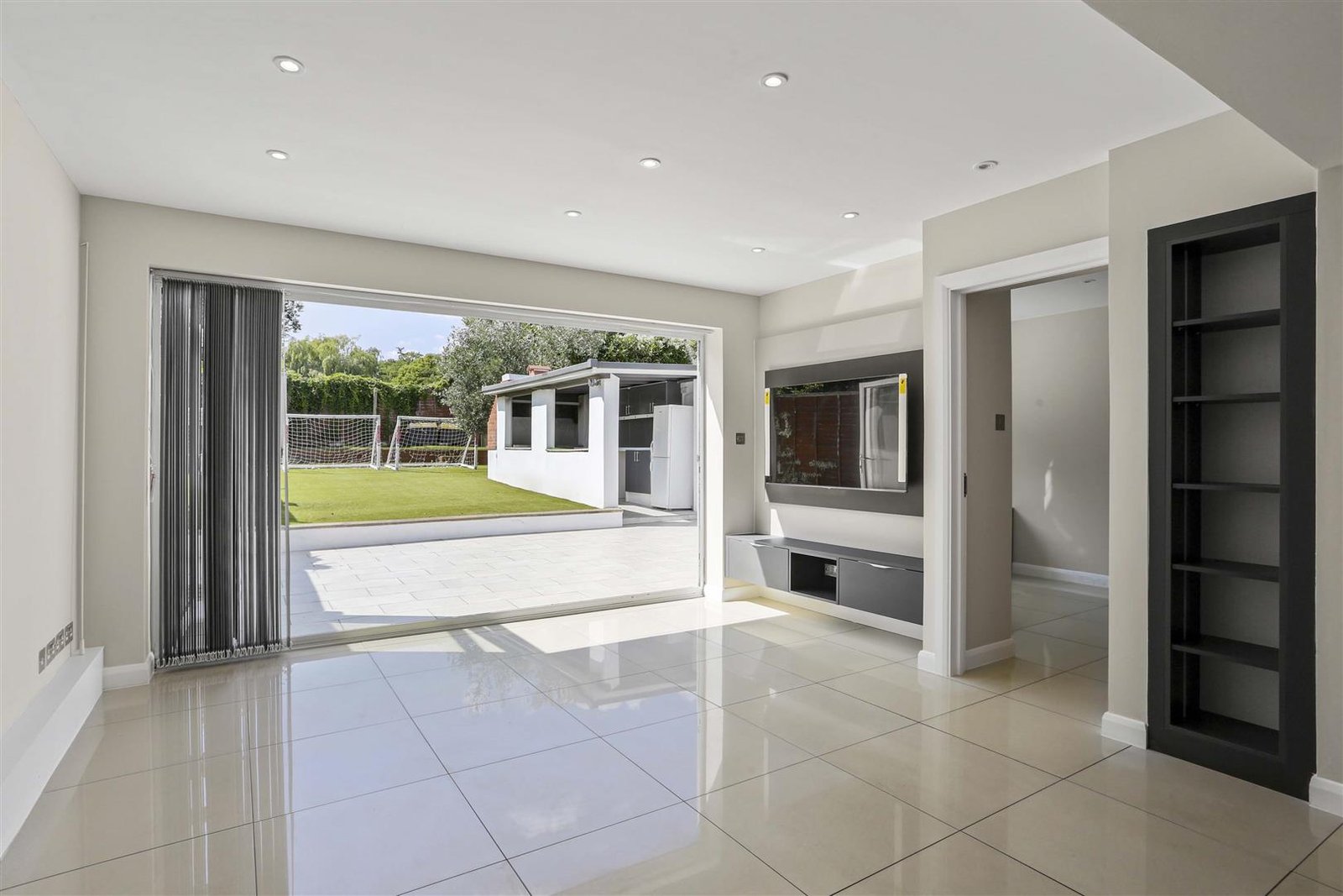 Florian Avenue, Sutton