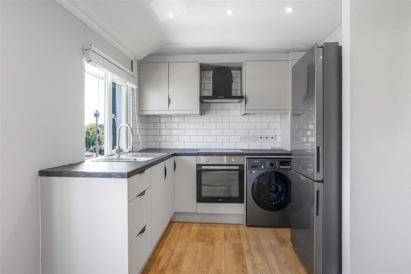 Florian Avenue, Sutton