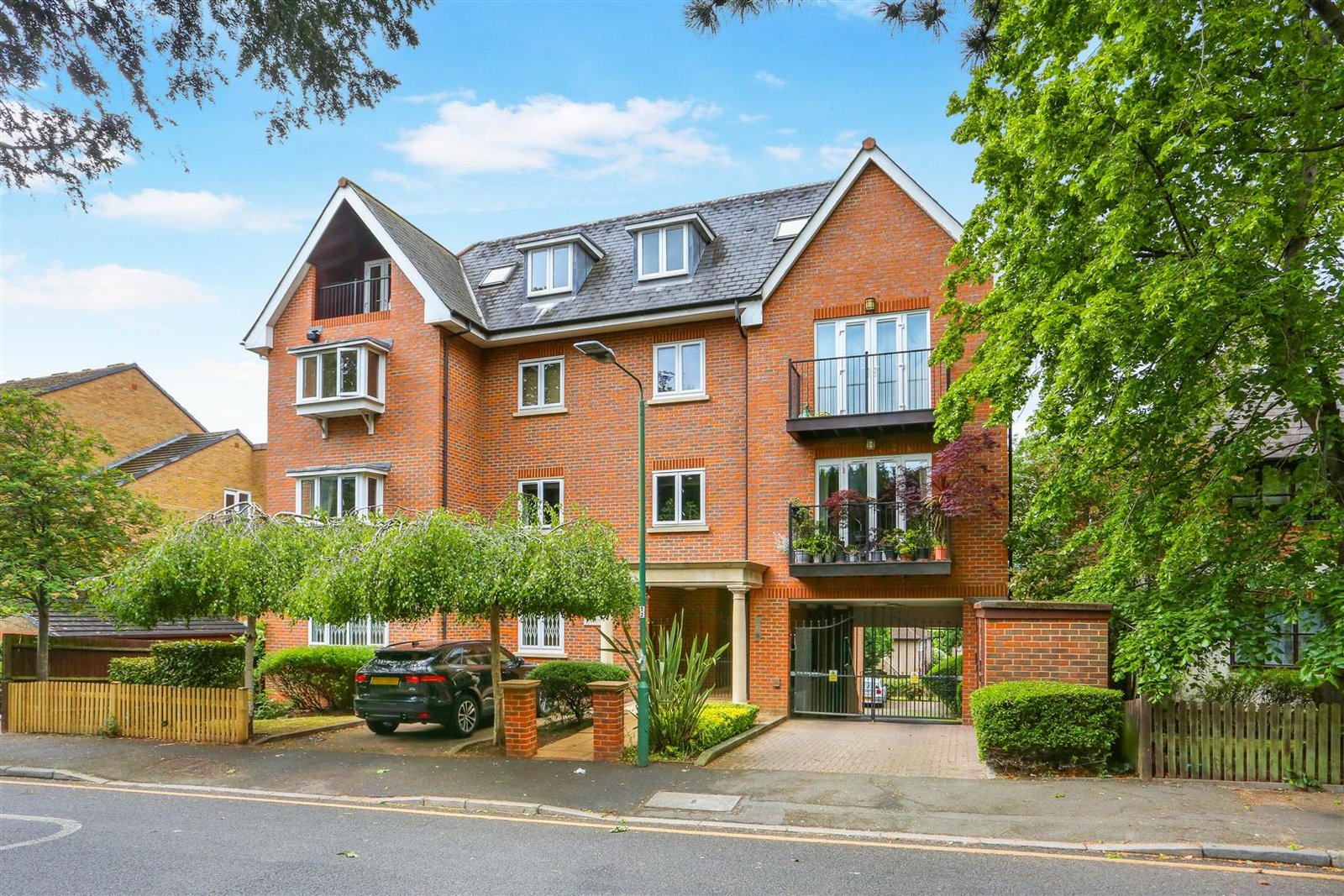 Thicket Road, Sutton