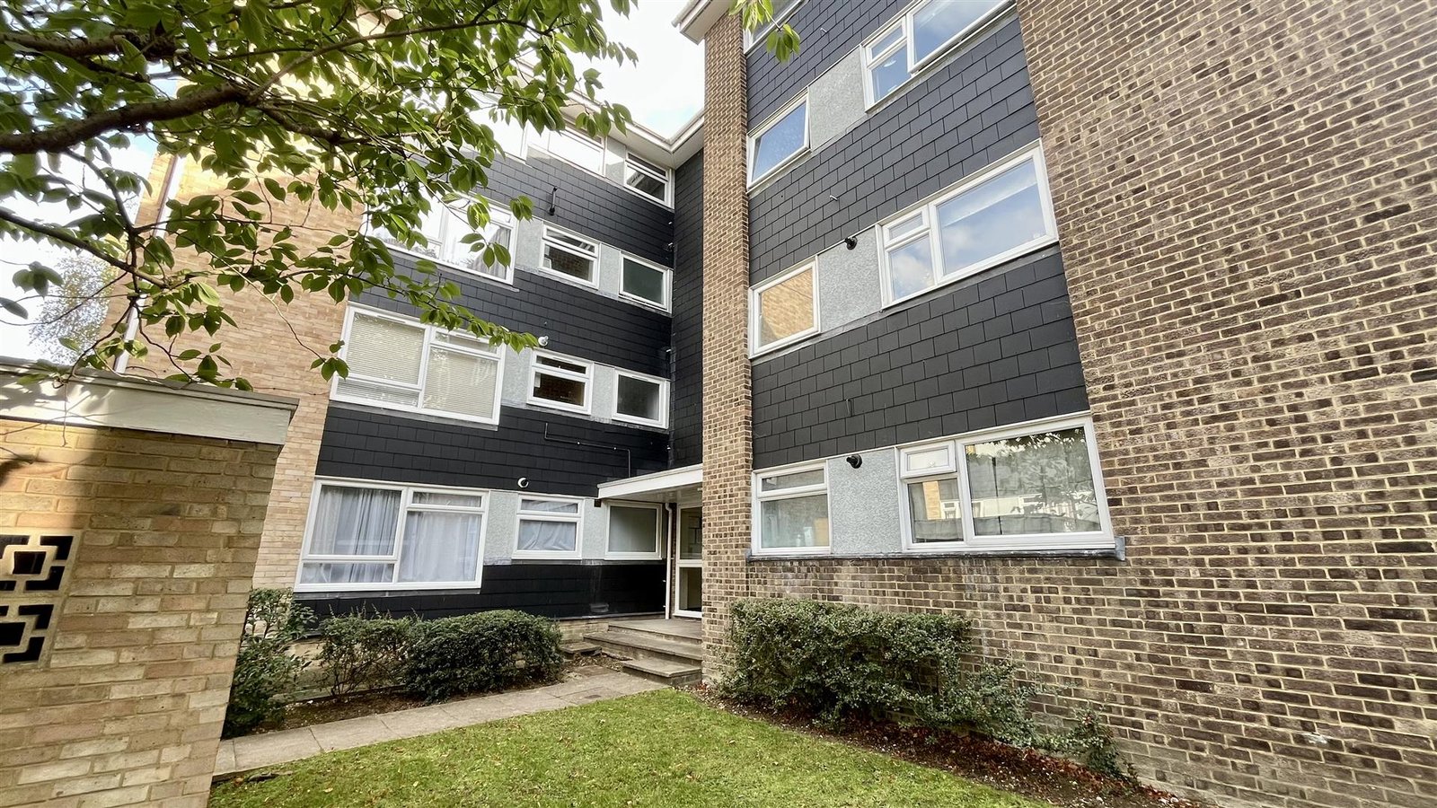 Sutton Grove, Sutton