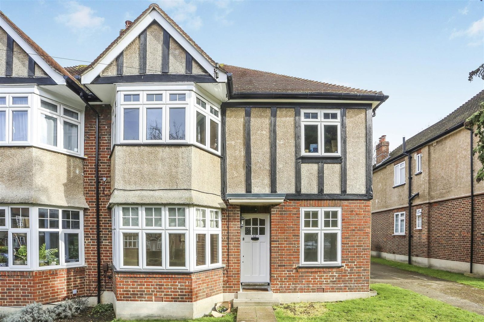 Grove Avenue, Sutton